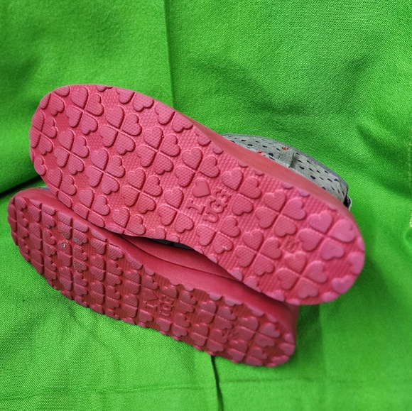 🌷UGG Short Women's Gray/Red Heart Boots Size 8 - Picture 5 of 15